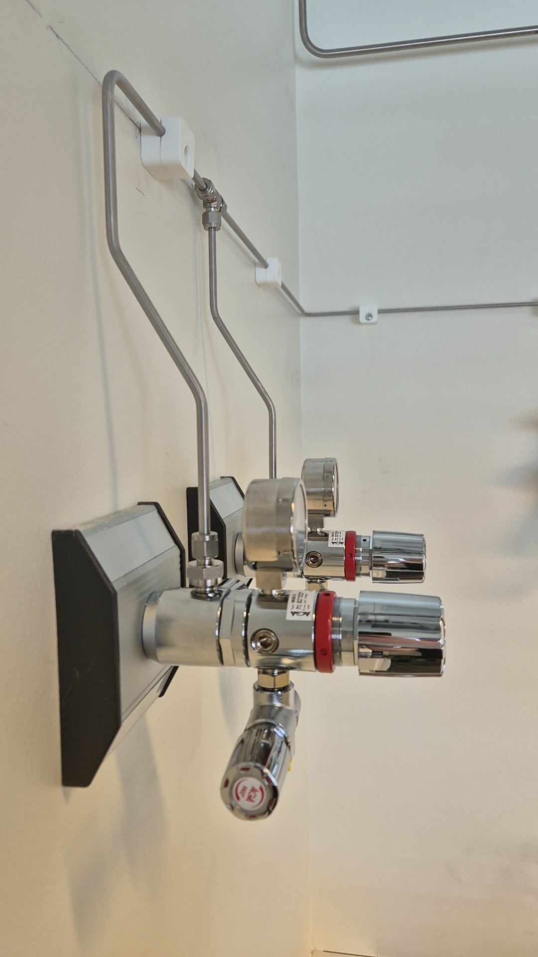 To uttaksposter med forskjelligtrykk